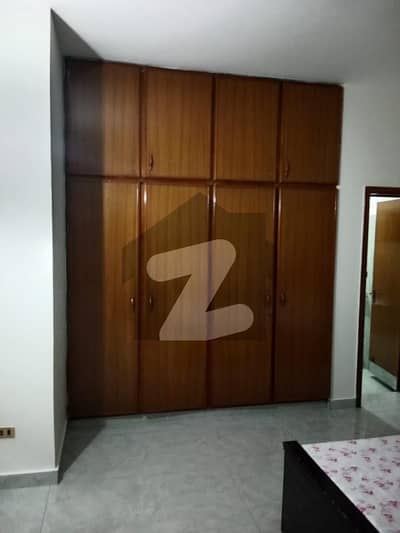 ڈی ایچ اے فیز 2 ڈیفنس (ڈی ایچ اے),لاہور میں 4 کمروں کا 1 کنال بالائی پورشن 1.65 لاکھ میں کرایہ پر دستیاب ہے۔