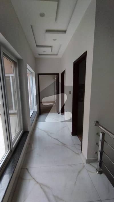 10 marla uppar portion for rent