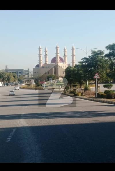Main Double Road 10Marla Sun Face Solid Land 2Kanal Facing Plot Main Double Road 10Marla Sun Face Solid Land 2Kanal Facing Plot