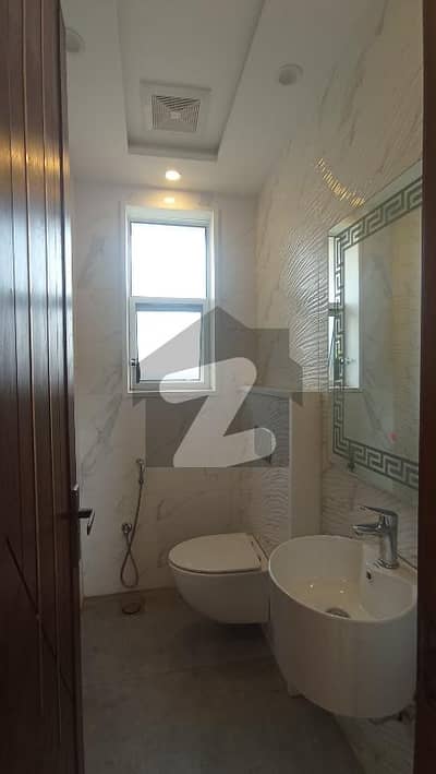 10 Marla neat clean floor available for rent