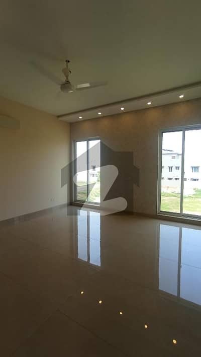 10 Marla Neat Clean Floor Available For Rent
