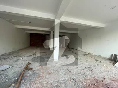 گلبرگ لاہور میں 16 مرلہ Studio عمارت 12.0 لاکھ میں کرایہ پر دستیاب ہے۔