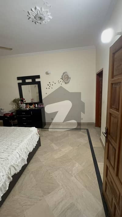 2 Bedrooms 1 Bath 2nd Floor for Rent Opposite Emporium Mall