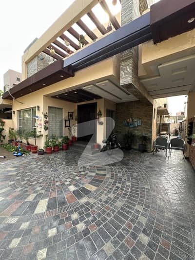 DHA phase 5 10marla house 4beds slightly use only 6croure