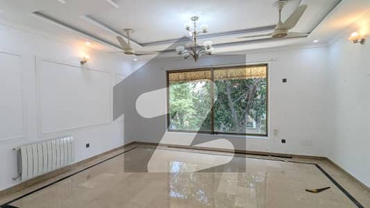 FOR RENT Renovated 6-Beds Triple Storey House E_7