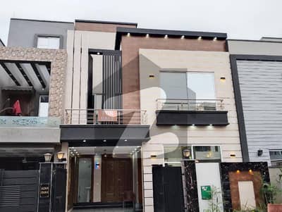 MODERN STYLE 5 MARLA HOUSE FOR SALE IN THE HEART OF BAHRIA TOWN LAHORE