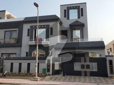 PRIME LOCATION 10 MARLA HOUSE FOR SALE | GAS AVAILABLE | NEAR COUNTRY CLUB | IN THE HEART OF BAHRIA TOWN LAHORE