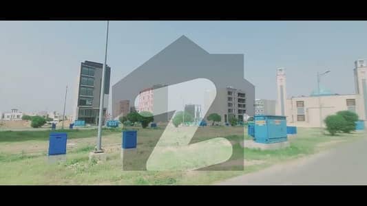 ڈی ایچ اے فیز 6 - سی سی 2 بلاک ڈی ایچ اے فیز 6,ڈیفنس (ڈی ایچ اے),لاہور میں 8 مرلہ کمرشل پلاٹ 9.5 کروڑ میں برائے فروخت۔
