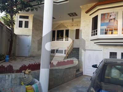 Massive Multi-Story Building On Main Javed Shaheed Road Perfect For School, Hospital, Or Office
