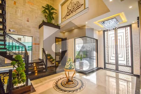 10 MARLA LUXURIOUS MODERATE HOUSE WITRH BASEMENT AVAILABLE FOR SALE