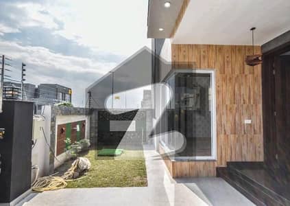 10 Marla Modern Design Luxury House Available For Sale