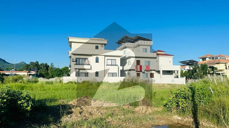 14 MARLA ON 70FT ROAD FACING 500 SQ YD 14 MARLA ON 70FT ROAD FACING 500 SQ YD