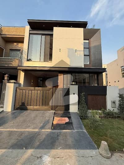 Park Facing 5 Marla House Available for Rent in Khayaban-e-Amin