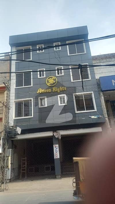 چاہ میراں لاہور میں 13 مرلہ Studio عمارت 6.0 لاکھ میں کرایہ پر دستیاب ہے۔