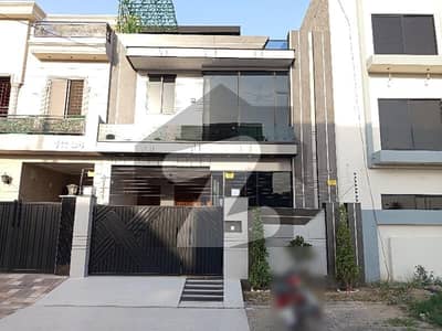 Spacious House Is Available For sale In Ideal Location Of Central Park - Block A1