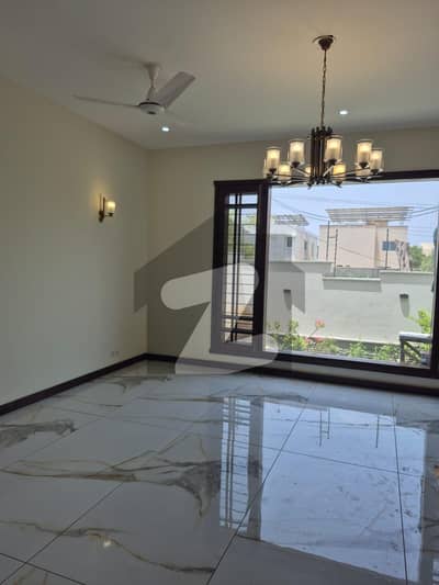 500SQ YARDS JUST LIKE NEW BUNGALOW FOR RENT