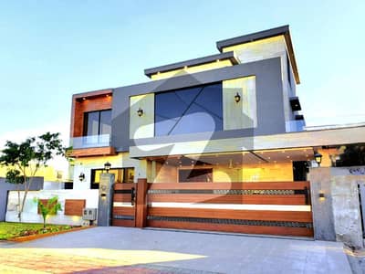 Designer 1 Kanal 6 Bedroom House For Sale On 80 Feet Boulevard