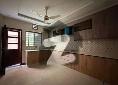 Prime Location 300 Square Yards House In Only Rs. 63500000