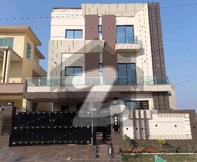 Triple Storey 10 Marla House Available In Central Park - Block D For Sale