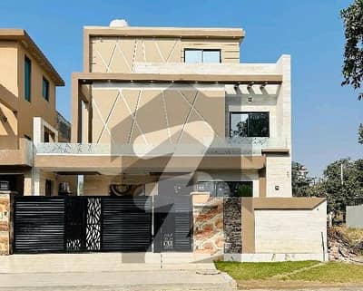 A Perfect Prime Location House Awaits You In Central Park - Block G Lahore