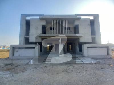 Grey Structure 5 Marla House Available In Central Park - Block D For Sale