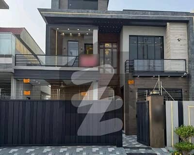 Prime Location In Central Park - Block F Of Lahore, A 10 Marla House Is Available
