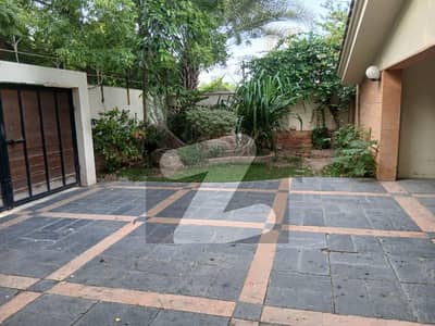 Bungalow For Rent 1000 Square Yards In Zamzama Dha Phase 5