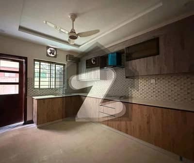 عسکری 6 ملیر کنٹونمنٹ,کینٹ,کراچی میں 5 کمروں کا 12 مرلہ مکان 7.0 کروڑ میں برائے فروخت۔ عسکری 6 ملیر کنٹونمنٹ,کینٹ,کراچی میں 5 کمروں کا 12 مرلہ مکان 7.0 کروڑ میں برائے فروخت۔
