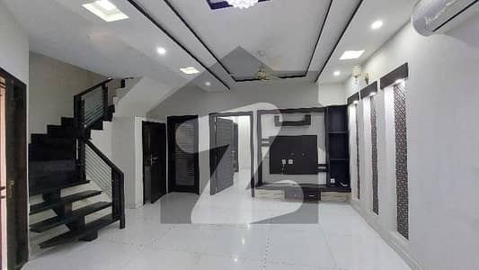 Modern Design, 5-Marla Beautiful House Near Park In Phase-5 For Rent
