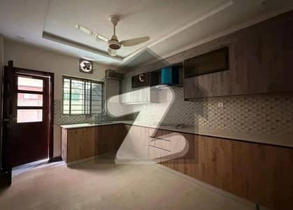 عسکری 6 ملیر کنٹونمنٹ,کینٹ,کراچی میں 5 کمروں کا 12 مرلہ مکان 7.8 کروڑ میں برائے فروخت۔ عسکری 6 ملیر کنٹونمنٹ,کینٹ,کراچی میں 5 کمروں کا 12 مرلہ مکان 7.8 کروڑ میں برائے فروخت۔