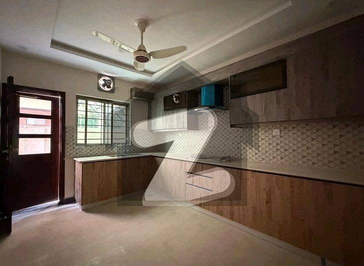 عسکری 6 ملیر کنٹونمنٹ,کینٹ,کراچی میں 5 کمروں کا 12 مرلہ مکان 7.3 کروڑ میں برائے فروخت۔ عسکری 6 ملیر کنٹونمنٹ,کینٹ,کراچی میں 5 کمروں کا 12 مرلہ مکان 7.3 کروڑ میں برائے فروخت۔