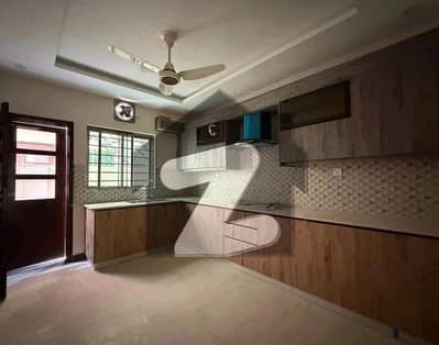 عسکری 6 ملیر کنٹونمنٹ,کینٹ,کراچی میں 5 کمروں کا 12 مرلہ مکان 7.3 کروڑ میں برائے فروخت۔ عسکری 6 ملیر کنٹونمنٹ,کینٹ,کراچی میں 5 کمروں کا 12 مرلہ مکان 7.3 کروڑ میں برائے فروخت۔