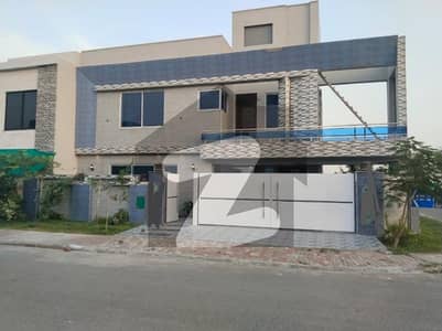 بحریہ آرچرڈ لاہور میں 6 کمروں کا 13 مرلہ مکان 3.3 کروڑ میں برائے فروخت۔ بحریہ آرچرڈ لاہور میں 6 کمروں کا 13 مرلہ مکان 3.3 کروڑ میں برائے فروخت۔