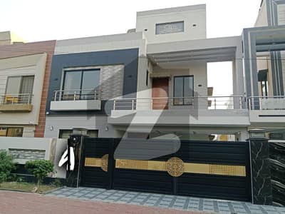 10 Marla Like New Upper Portion Available For Rent In Bahria Town Lahore