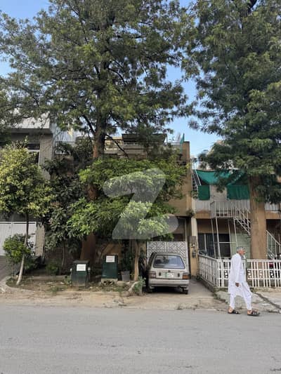 G-8 House Available For Sale