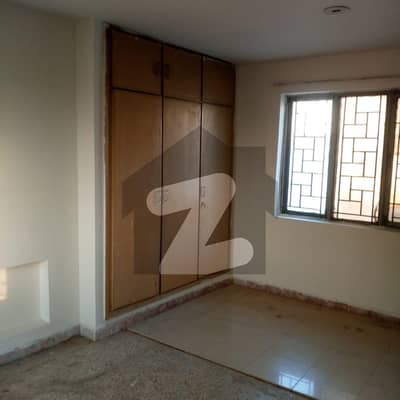 جی ۔ 6/2 جی ۔ 6,اسلام آباد میں 4 کمروں کا 10 مرلہ مکان 9.5 کروڑ میں برائے فروخت۔