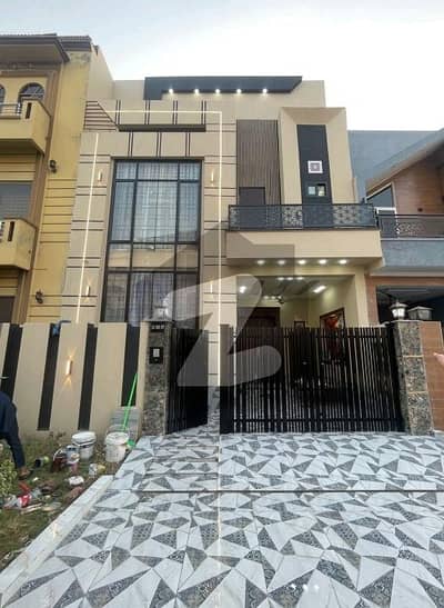 سٹی ہاؤسنگ سوسائٹی گوجرانوالہ میں 4 کمروں کا 5 مرلہ مکان 2.0 کروڑ میں برائے فروخت۔