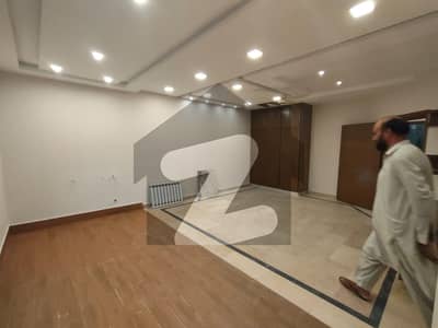 10 Marla Beautiful House For Sale
