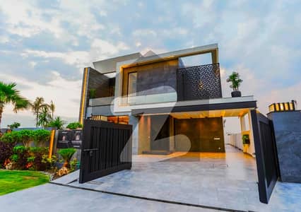 1 KANAL BRAND NEW ULRTA MODREN DESIGN WITH BESMENT HOUSE FOR SALE