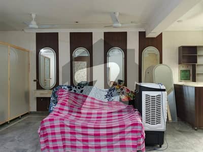 04 MARLA COMMERCIAL FLOOR AVAILABLE