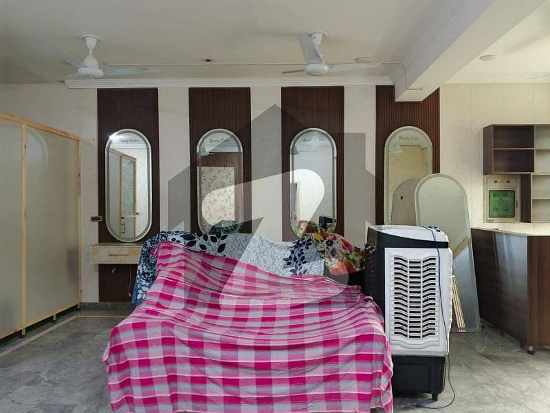 04 MARLA COMMERCIAL FLOOR AVAILABLE 04 MARLA COMMERCIAL FLOOR AVAILABLE