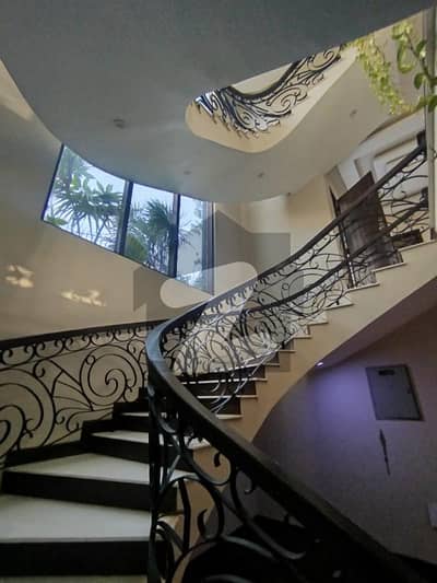 500 yrds banglow for sale near creek vista