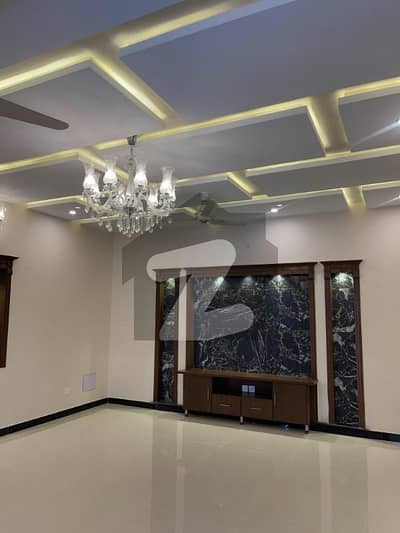 Upper Portion In G-13/3 For rent