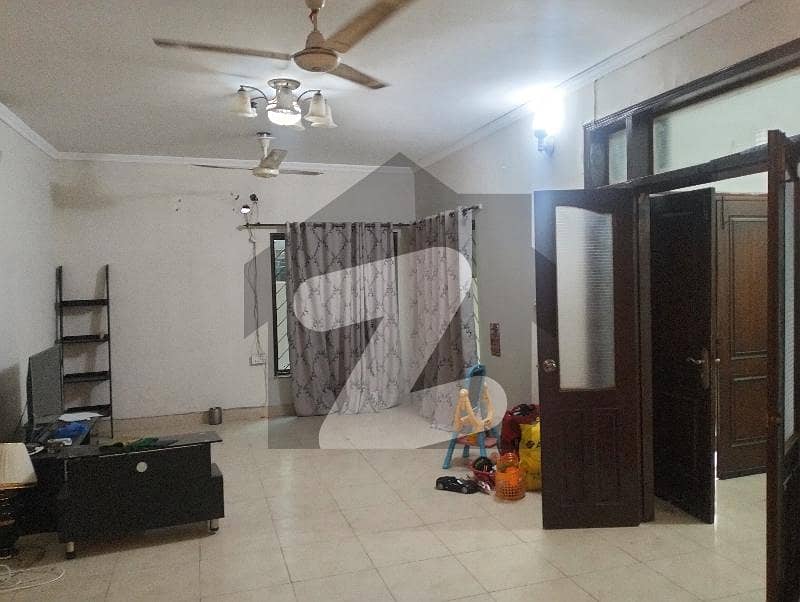 Semi Renovated Neat and Clean full House 4 Bedrooms Available Semi Renovated Neat and Clean full House 4 Bedrooms Available