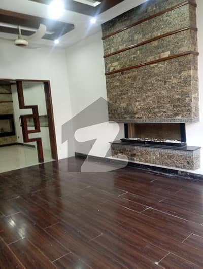 Beautiful 10 Marla Well-Maintained Bungalow for Sale in Green City Beautiful 10 Marla Well-Maintained Bungalow for Sale in Green City