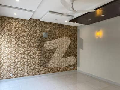 ڈی ایچ اے فیز 3 - بلاک ڈبلیو فیز 3,ڈیفنس (ڈی ایچ اے),لاہور میں 3 کمروں کا 1 کنال بالائی پورشن 1.21 لاکھ میں کرایہ پر دستیاب ہے۔