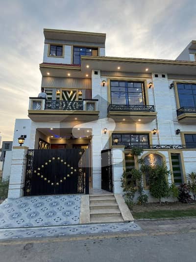 Central Park Housing Scheme  5 Marla modern dezine Hot location  near to park masjid market