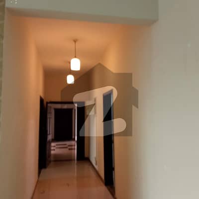 10 MARLA 3 BEDROOM APARTMENT AVAILABLE FOR RENT
