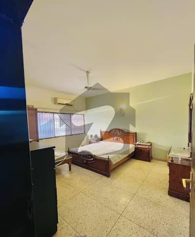 BUNGALOW FOR SALE 300 YARDS BLOCK 13A GULSHAN E IQBAL