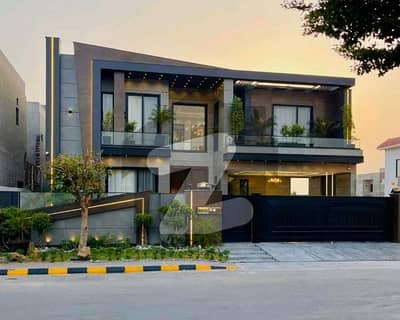 رائل آرچرڈ ملتان پبلک سکول روڈ,ملتان میں 6 کمروں کا 1 کنال مکان 7.7 کروڑ میں برائے فروخت۔